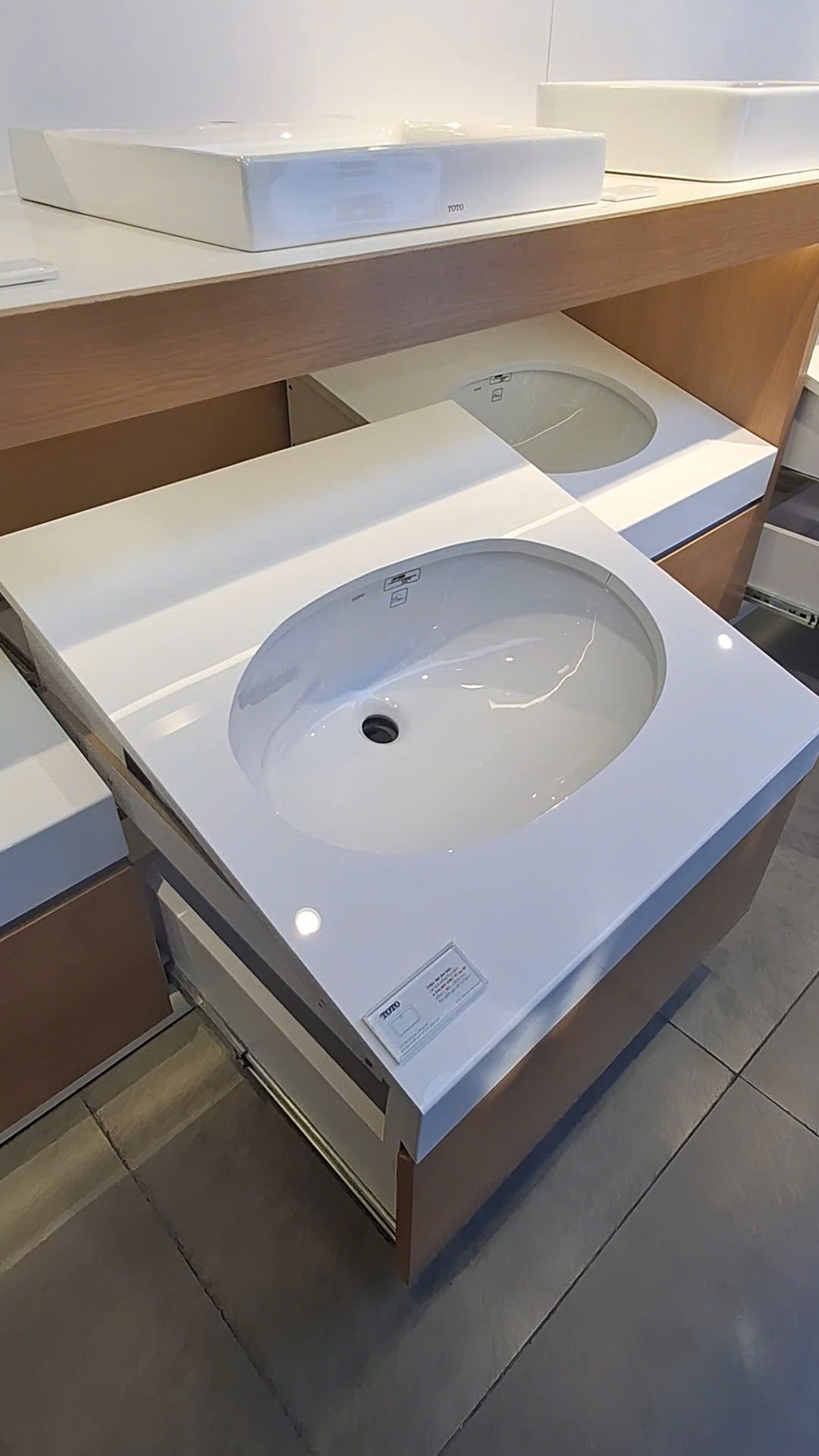 Chậu Lavabo TOTO LW1506V Âm Bàn Oval