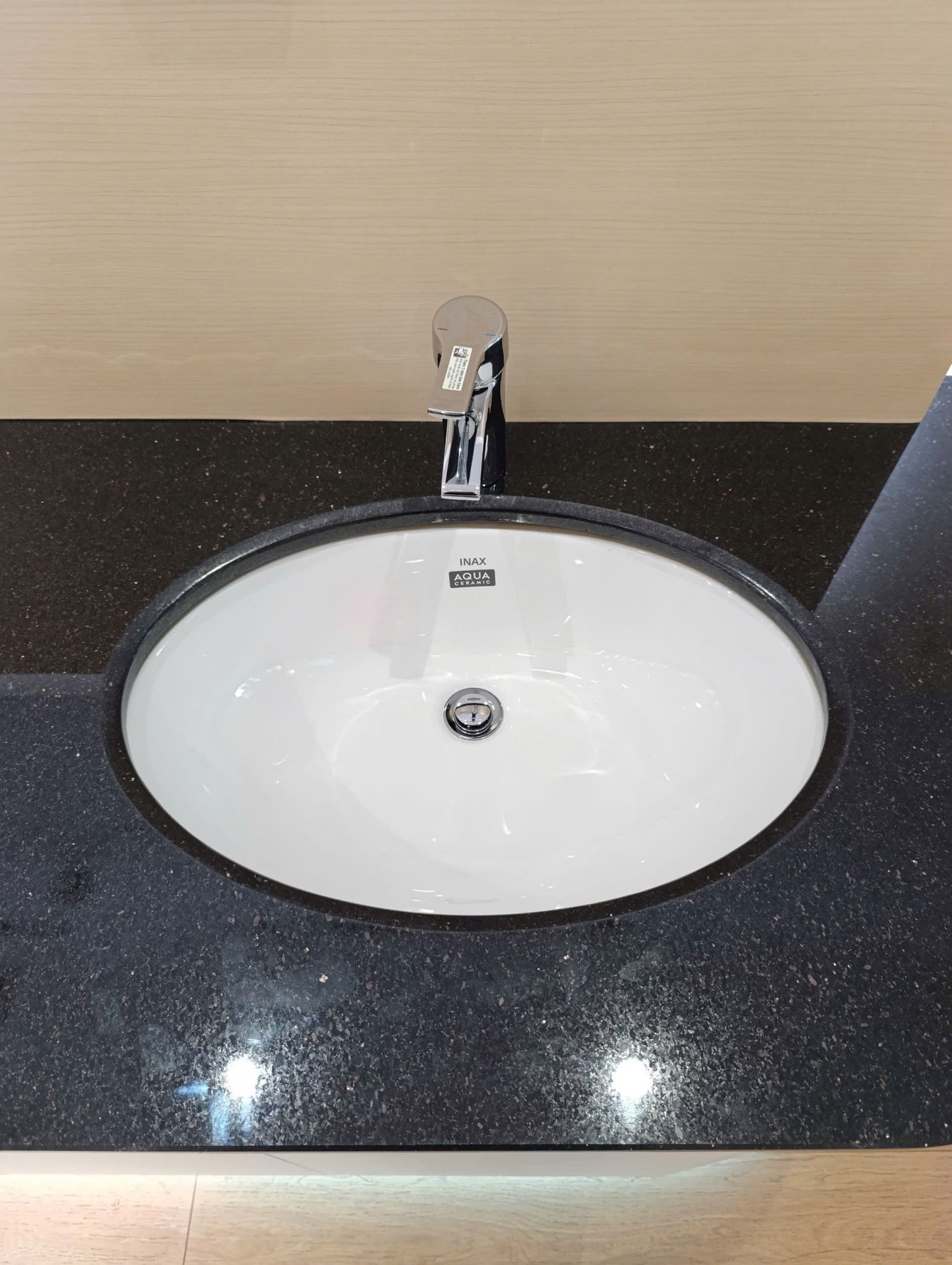 Chậu Rửa Lavabo Inax AL-2216V (AL2216V) Âm Bàn AquaCeramic