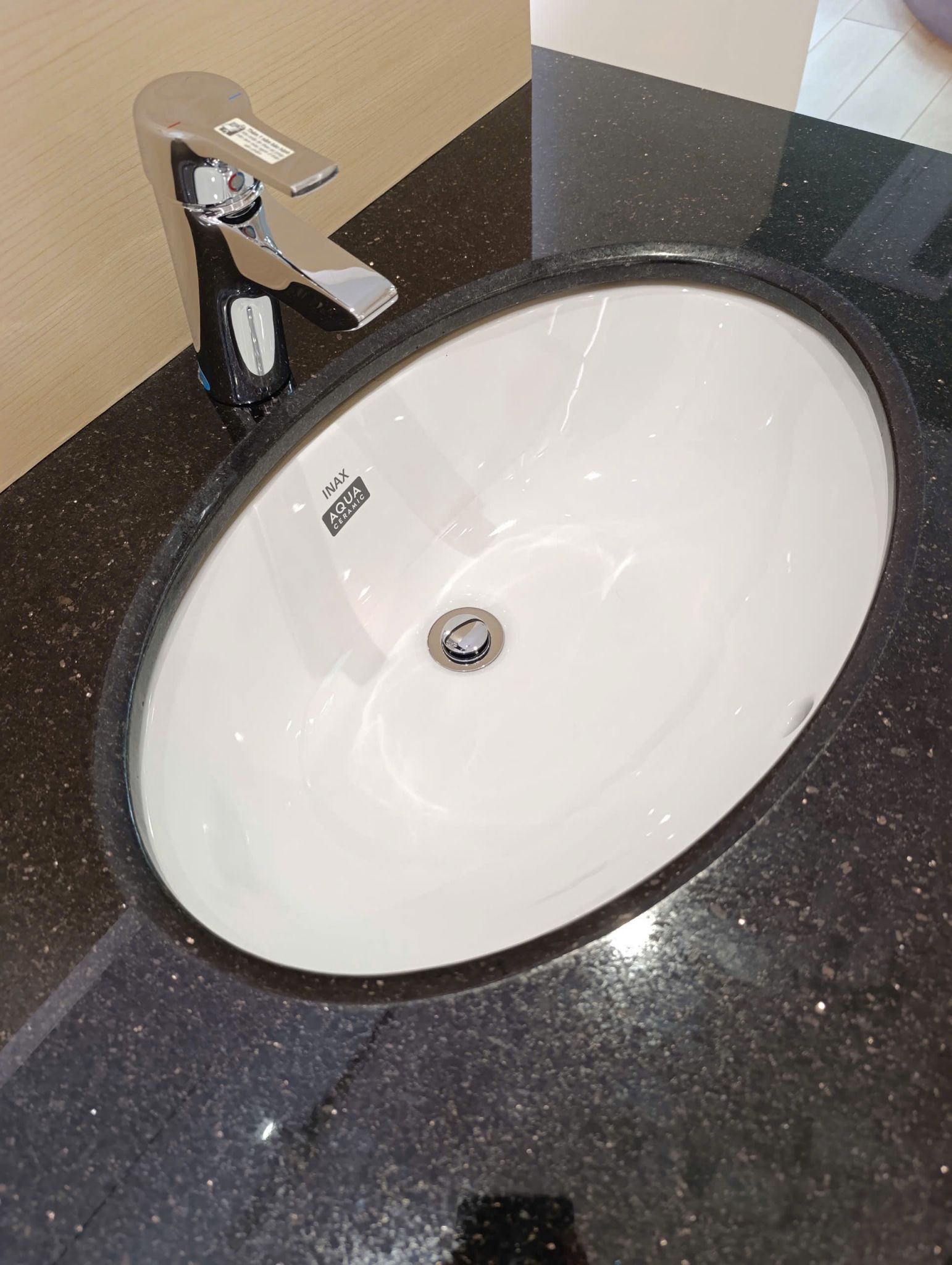 Chậu Rửa Lavabo Inax AL-2216V (AL2216V) Âm Bàn AquaCeramic