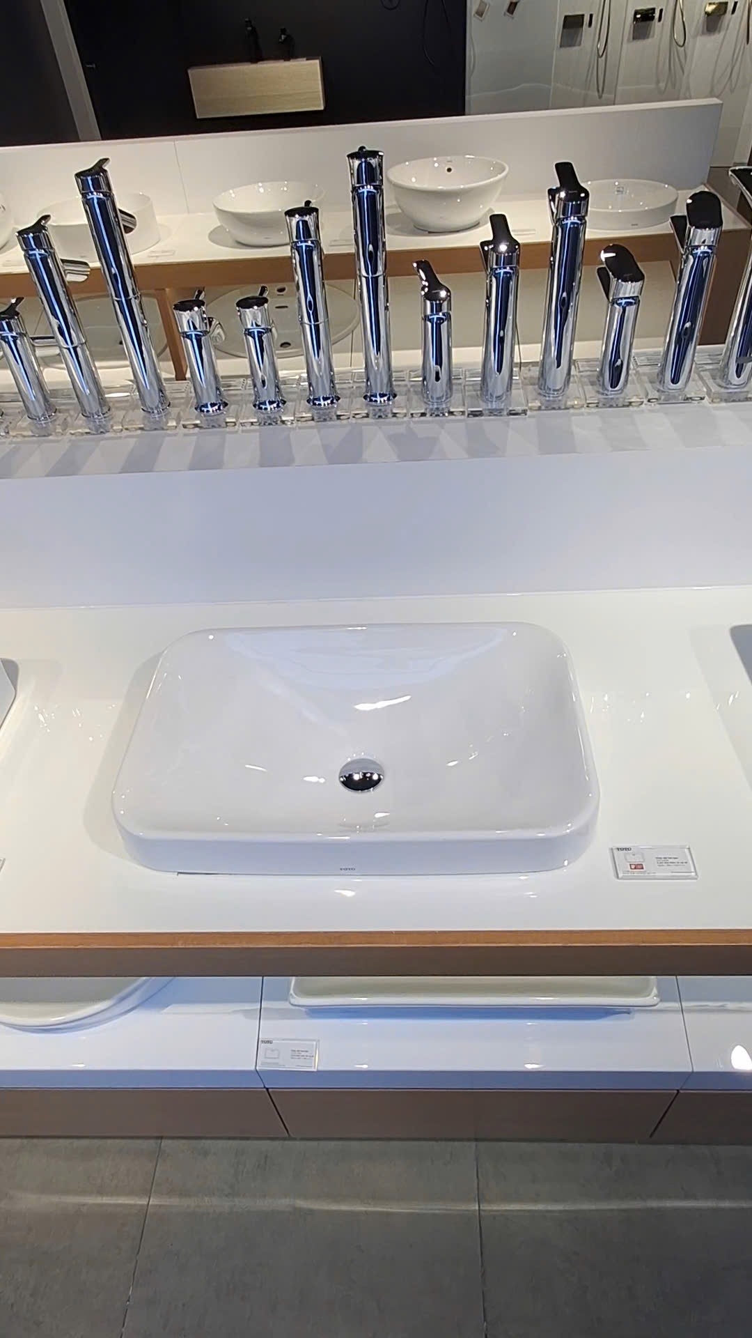 Chậu Rửa Lavabo TOTO LT5716 Đặt Bàn