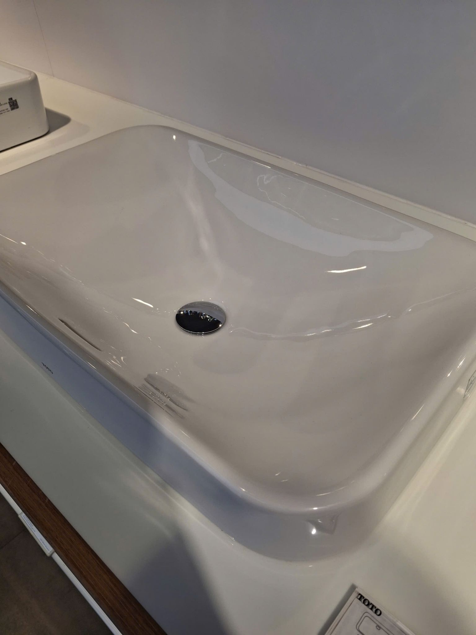 Chậu Rửa Lavabo TOTO LT5716 Đặt Bàn