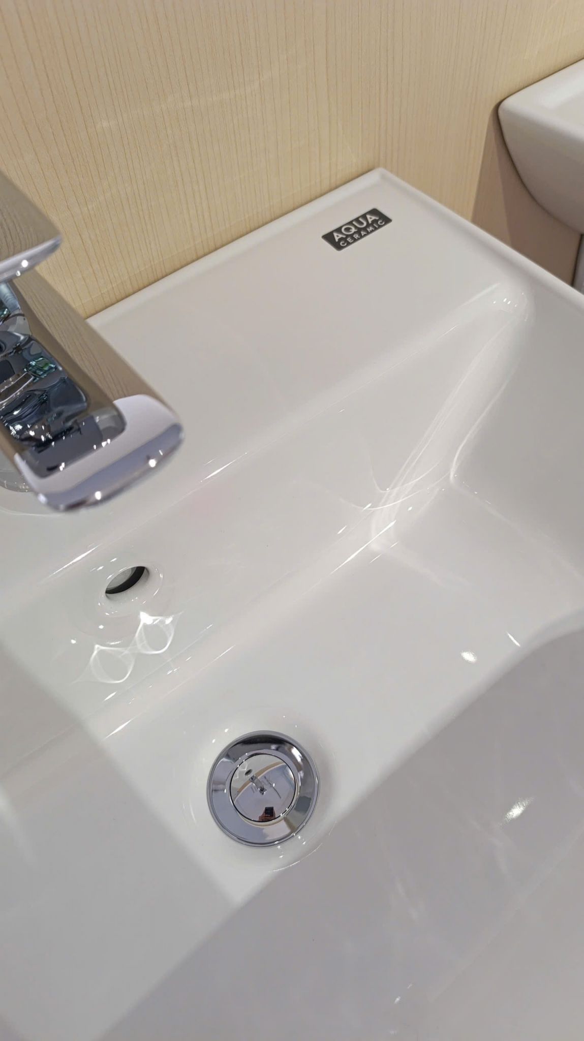 Lavabo Inax Treo Tường AL-312V (AL312V) Aqua Ceramic